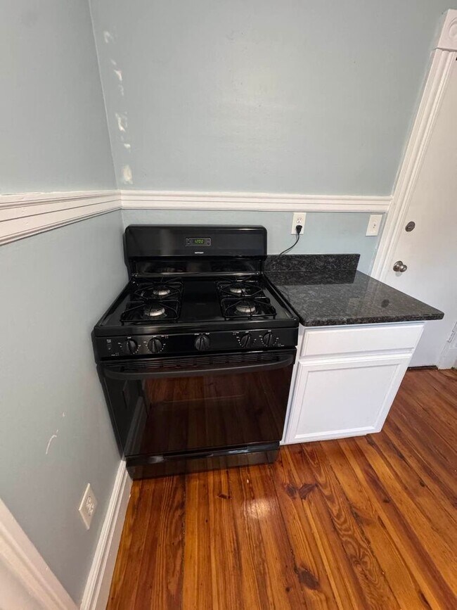 Building Photo - Charming 1-Bedroom Apartment in Russell, MA