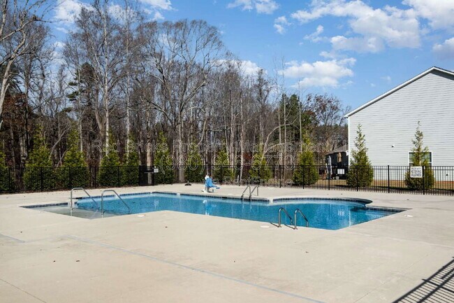 Building Photo - 7901 Iron Rd