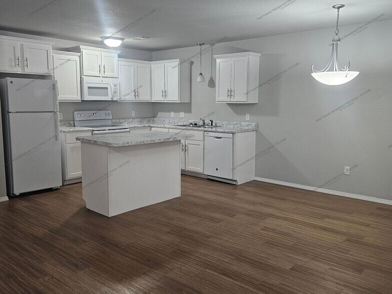 Building Photo - 2121 Ingalls Ln
