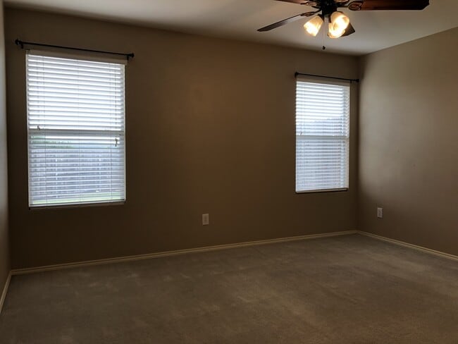Building Photo - 2 bedroom 2 Bath Duplex in Crowley