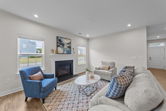 Building Photo - 3700 Horton Hill Dr