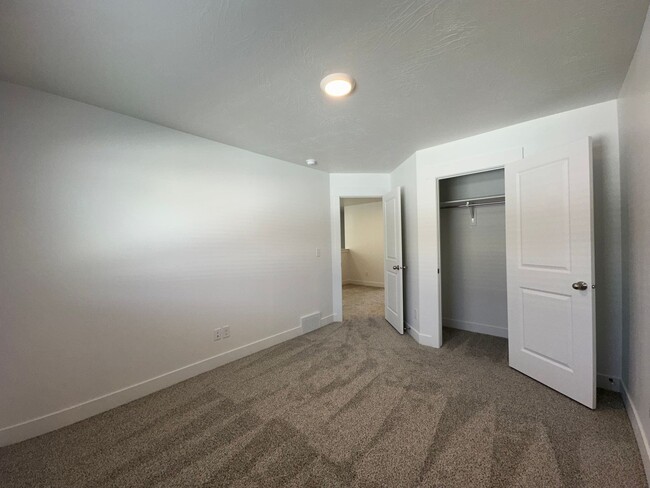 Building Photo - New - Never Lived In End unit Townhouse - ...