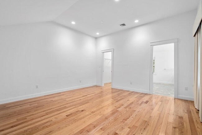 Building Photo - 17 Vernon St