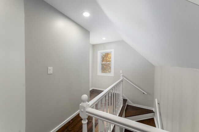 Building Photo - 270 S Center St