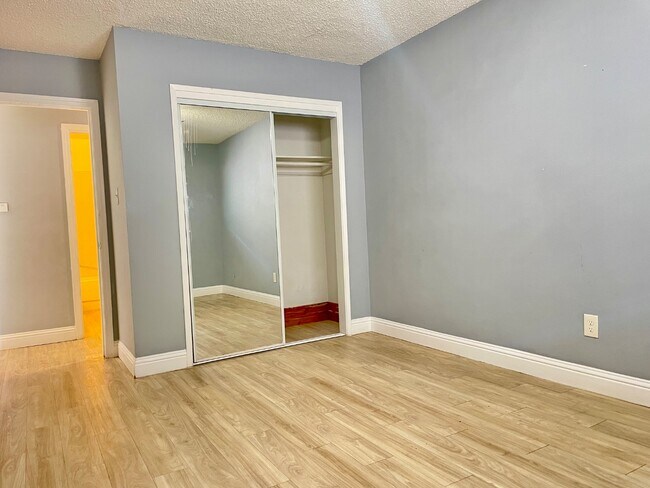 Building Photo - 3535 N San Joaquin St