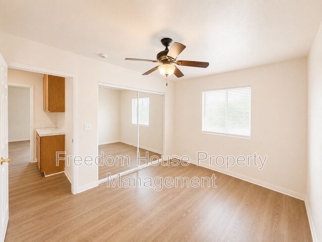 Building Photo - 3066 E Mount Charleston Dr