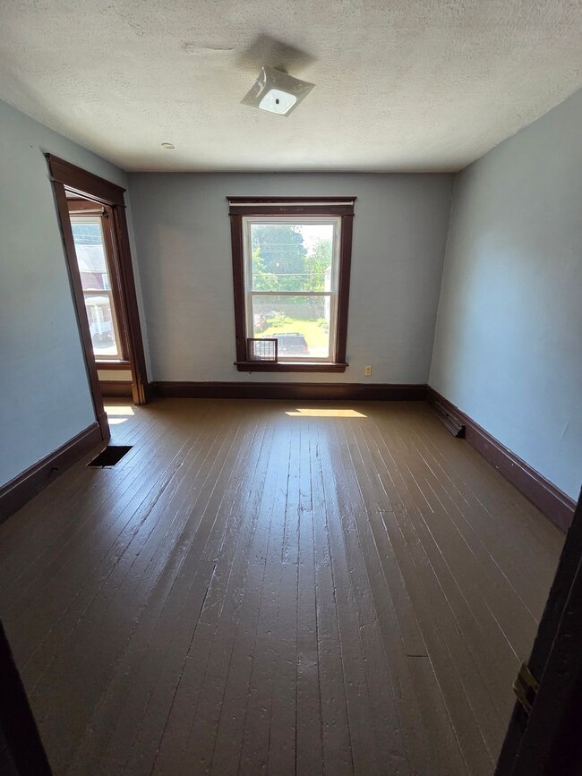 Building Photo - Single family home lower east side