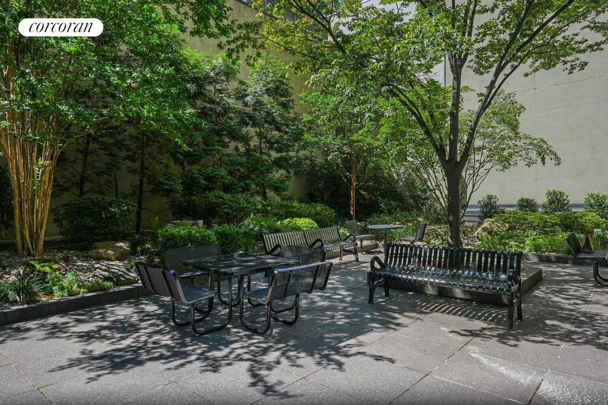 Building Photo - 845 United Nations Plaza