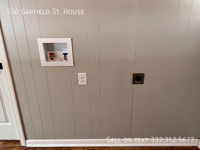 Building Photo - 530 Garfield St