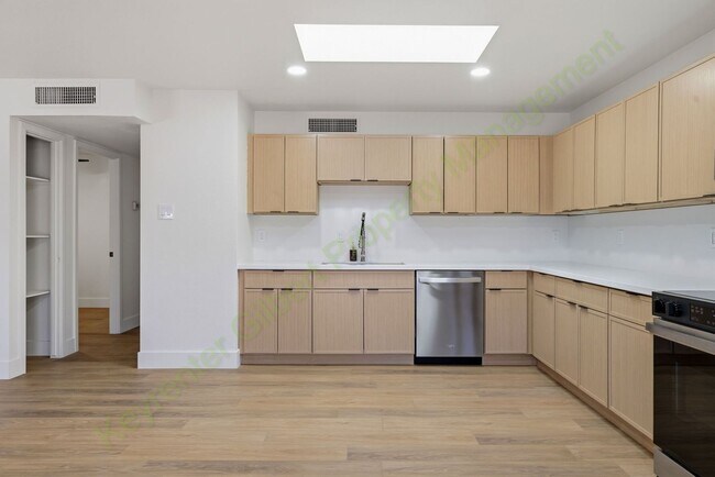 Building Photo - Updated South Scottsdale Gem Near Old Town – No HOA!