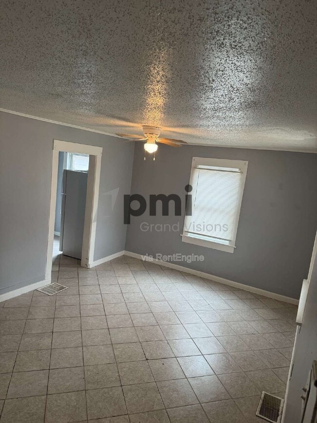 Building Photo - 1704 N Gulick Ave