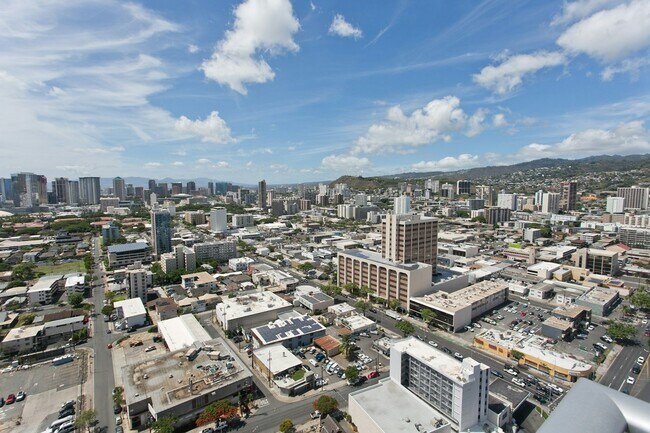 Building Photo - 1515 Liona St