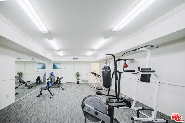 Building Photo - 937 12th St