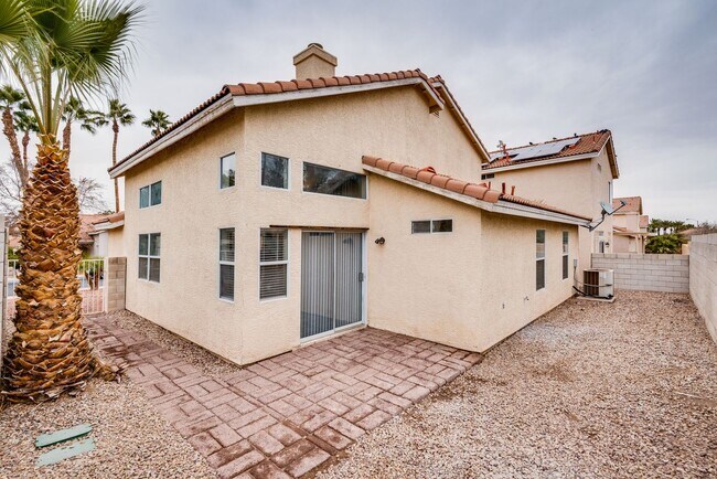 Building Photo - Gorgeous, recently renovated Green Valley ...
