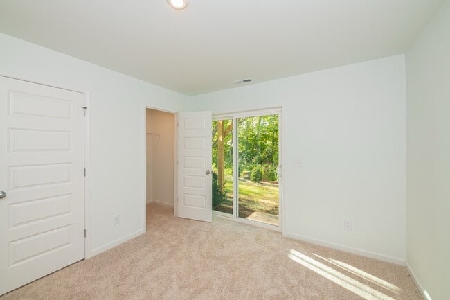 Building Photo - 815 Freston Rd