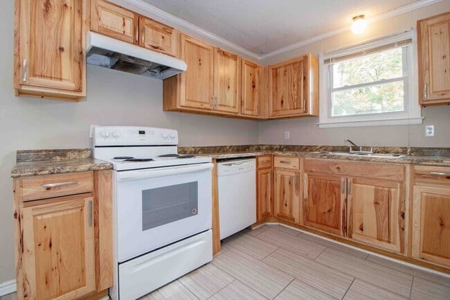 Building Photo - 808 Helton Dr