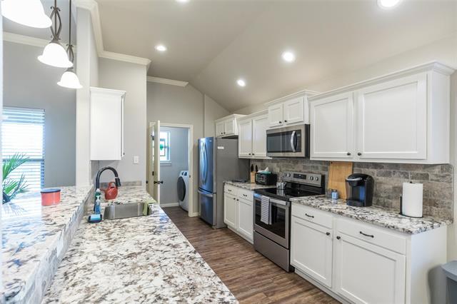 Building Photo - 144 Carriage Hills Pkwy
