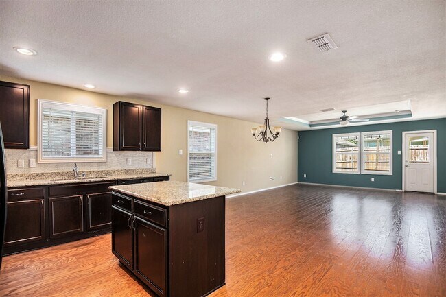 Building Photo - 304 Chert Ln