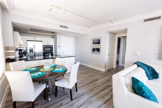 Building Photo - 1350 Main St