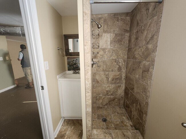 Building Photo - 3 Bedroom 2 Bath home in Newnan, GA Large Wooded Lot - Rural Setting