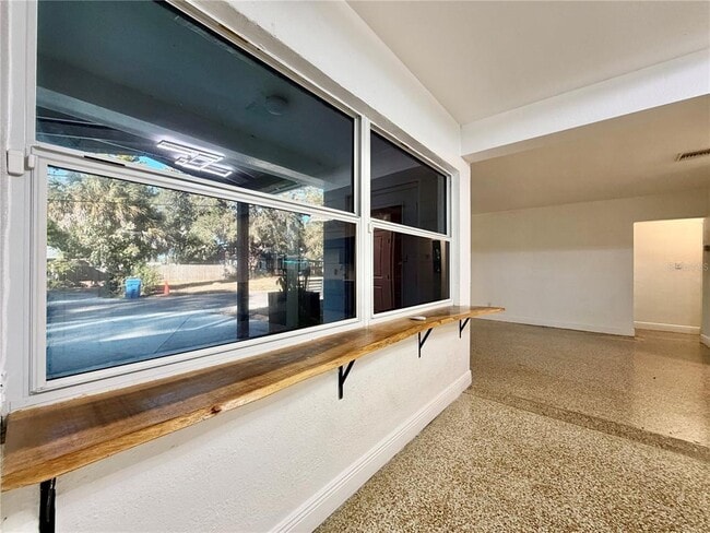 Building Photo - 844 35th Ave S