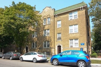 Building Photo - 2122 W Ainslie St