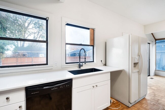 Building Photo - 7414 NE 6th Ave