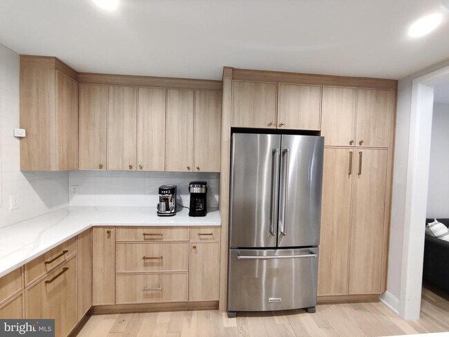 Building Photo - 9051 Laurel Hill Ct