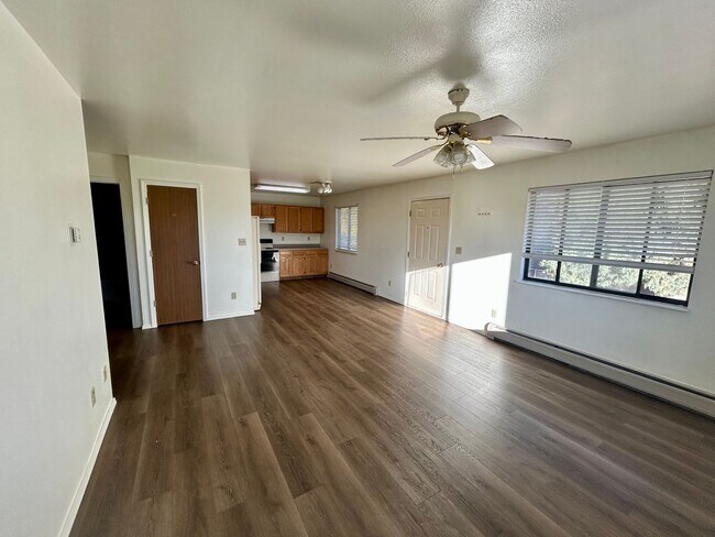 Building Photo - 2 Bedroom / 1 Bath Apartment In Bayfield