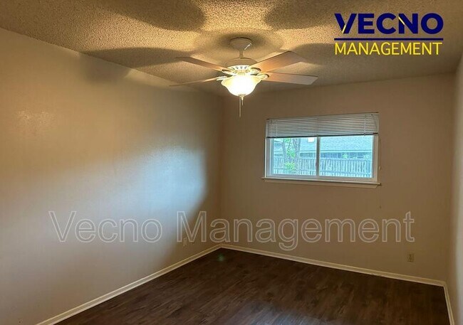 Building Photo - 3643 Richwood Dr