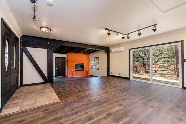 Building Photo - 7846 Lilac Ln