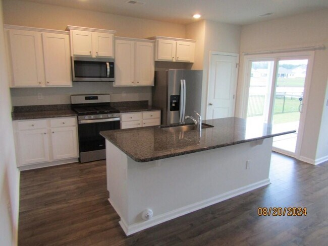 Building Photo - 2155 Ainsley Dr