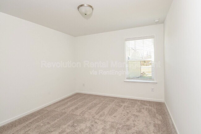 Building Photo - 319 Foxhill Dr