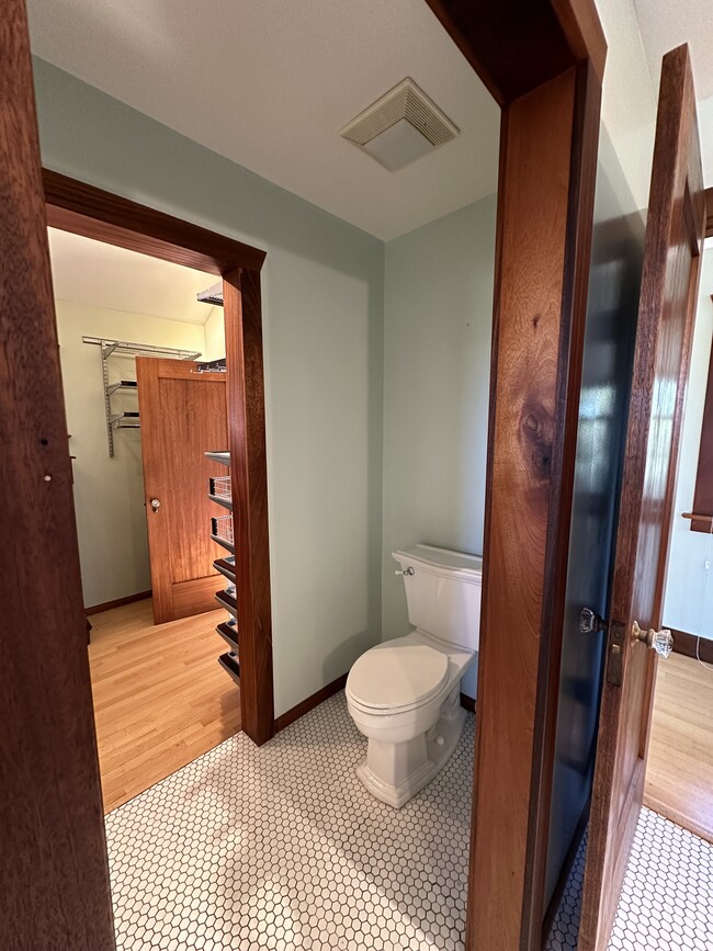 Water Closet in Master Suite - 5007 Raymond Pl