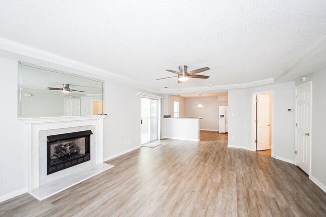 Building Photo - 2 Bedroom 2.5 Bathrooms in South Chesapeake