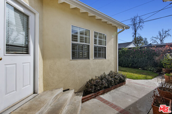Building Photo - 13958 Peach Grove St