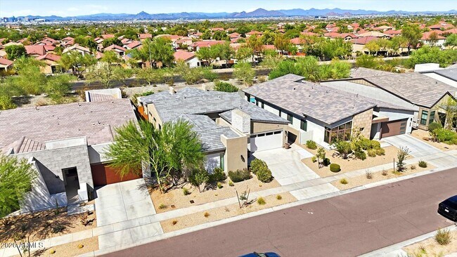 Building Photo - 1118 E Paseo Way