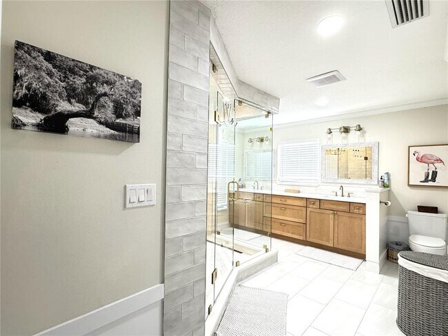 Building Photo - 1004 SE 5th Ave