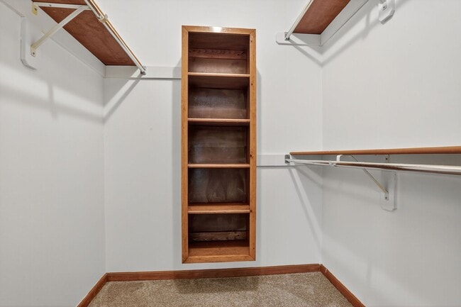 Building Photo - Updated 2 Bedroom 3 Bath townhome with ful...