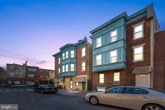 Primary Photo - 820 S Darien St