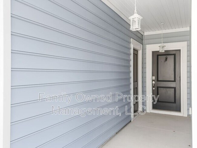 Building Photo - 2048 Longhorn Ln