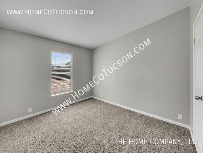 Building Photo - 9410 S Van Dr