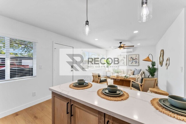 Building Photo - 4286 Samoset Ave