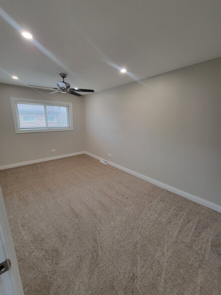 Building Photo - 482 Duane Terrace