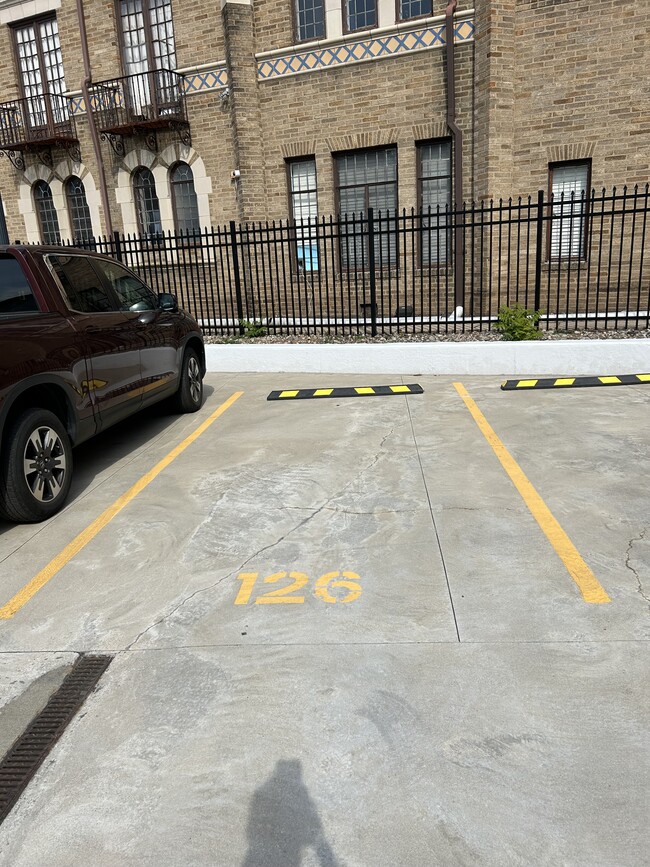 Outdoor parking space - 2nd parking space - 48 S Park St