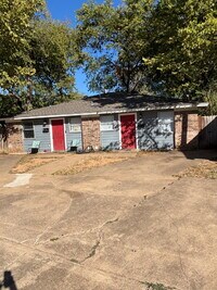 Building Photo - Charming, Updated 2 bed, 1 bath Duplex in ...