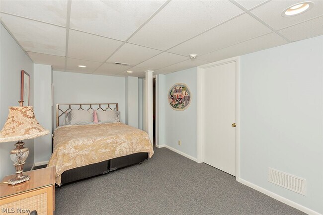 Building Photo - 26055 Hurlingham Rd