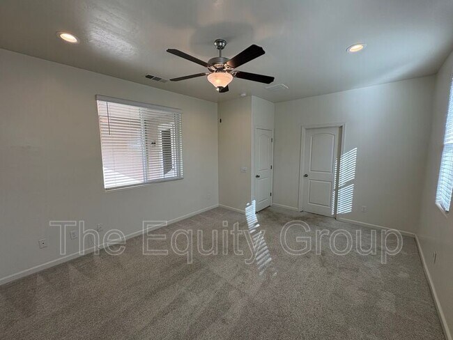 Building Photo - 3215 N Kent St