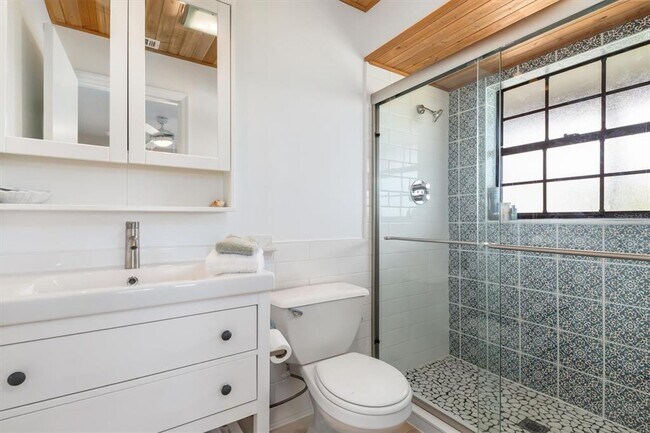 Building Photo - 9498 Alborado Rd