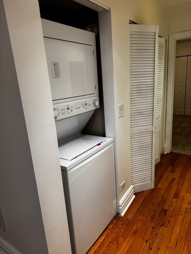 Building Photo - 4852 S Prairie Ave